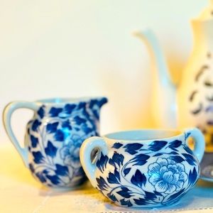 Cream and sugar set. Blue and white motif. Vintage lovelies!
